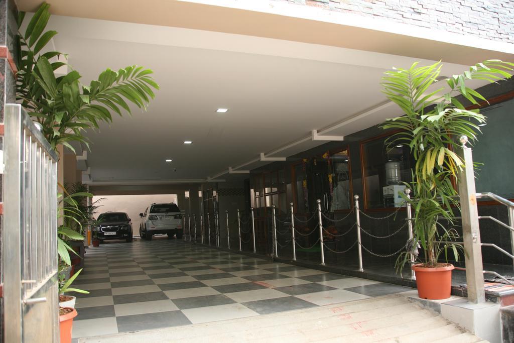 KVP Inn Tirupati Bagian luar foto