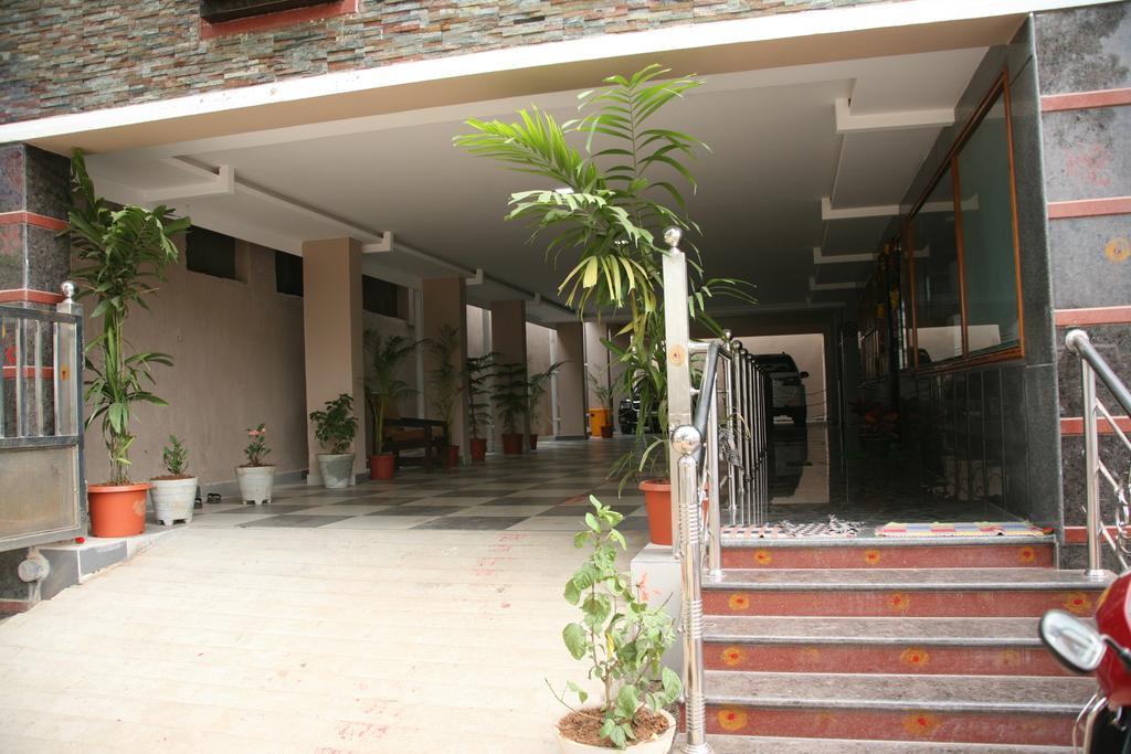 KVP Inn Tirupati Bagian luar foto