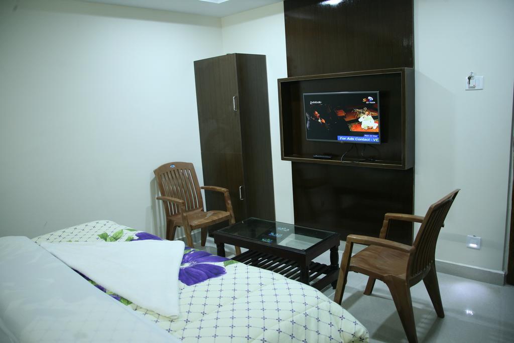 KVP Inn Tirupati Bagian luar foto